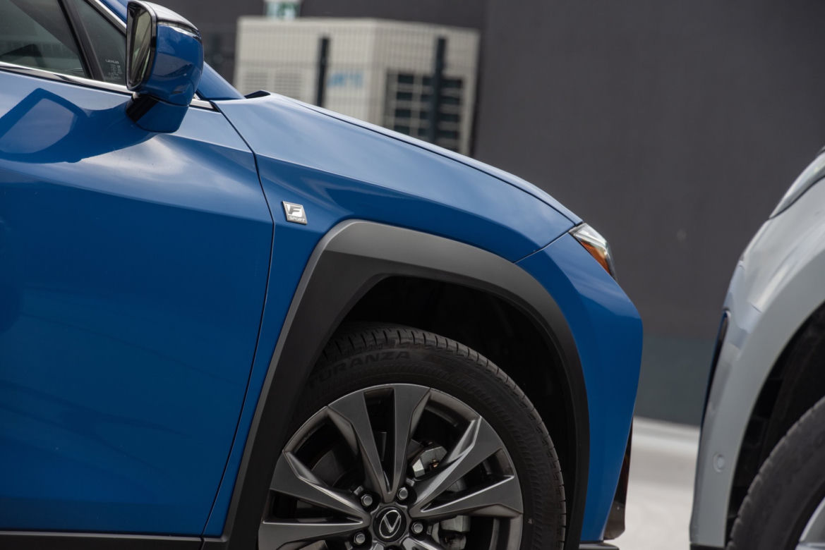 Range Rover Evoque D240 HSE vs Lexus UX 250h 
