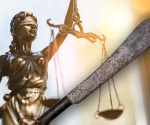 Zaatakował kobietę maczetą. Tłumaczył, że nie chciał jej zabić