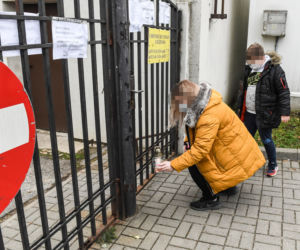 Cmentarze 1 listopada zamknięte dla niezaszczepionych. Kontrowersyjna rada eksperta. Rząd już podjął decyzję!