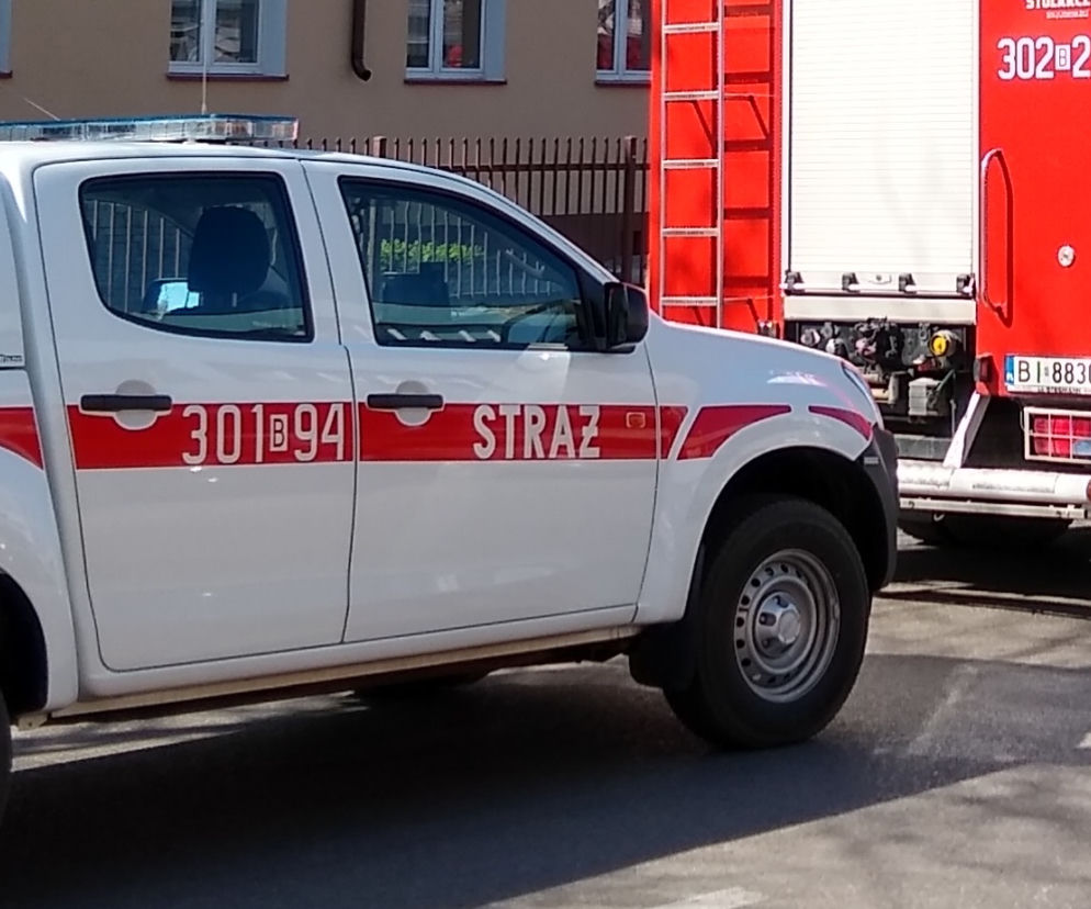 Ul. Gajowa. Mieszkańcy bloku poczuli dziwny zapach, więc wezwali strażaków. Wszystko przez detergenty