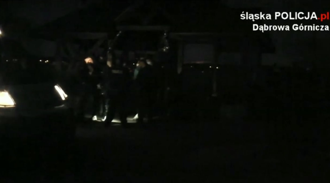 Koronaparty w Dąbrowie Górniczej. 123 osoby bawiły się na 18. urodzinach koleżanki. Teraz grożą im konsekwencje [ZDJĘCIA]