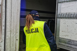 Podlaskie. Policja w punkcie pomocy humanitarnej. Podejrzenie popełnienia przestępstwa