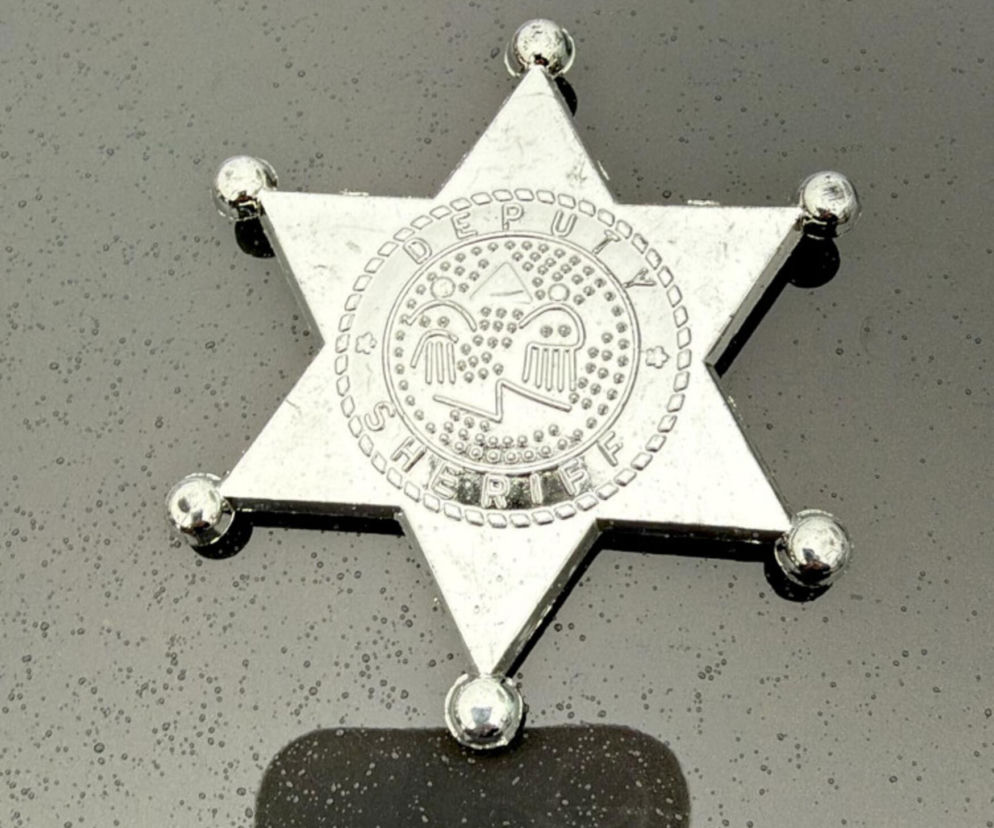 Awantura na parkingu. 63-latek wyciągnął gwiazdę szeryfa