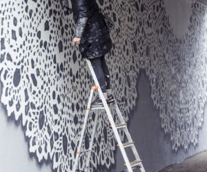 Koronkowy mural - projekt Brama do wszystkiego