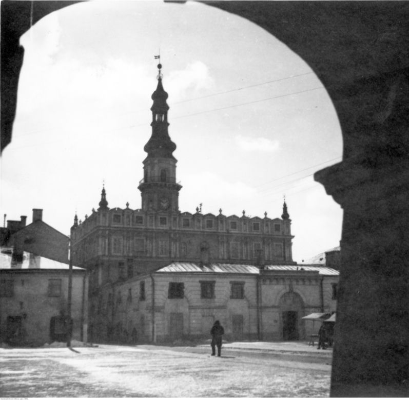 Ratusz od Rynku Solnego 1940 r.