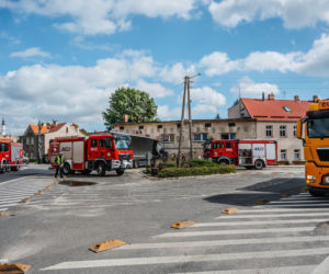 Dramat na Dolnym Śląsku! Ciężarówka wbiła się w budynek mieszkalny. Trwa akcja ratunkowa