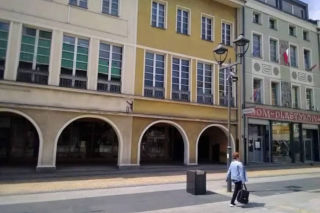 Gliwice: Przykra przygoda starszej pani. Weszła do galerii się załatwić, ale nie potrafiła już z niej wyjść!