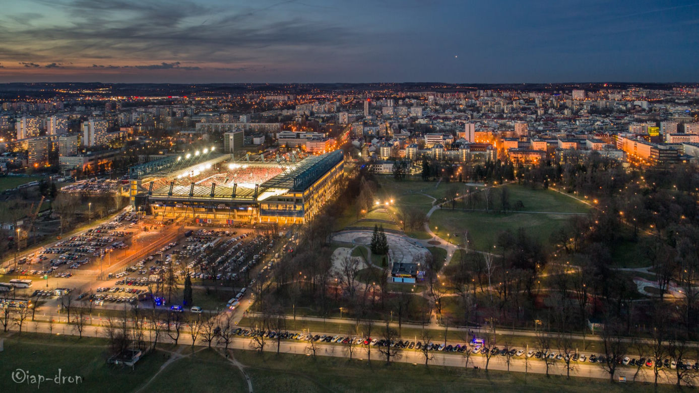 Kraków niczym Las Vegas. Takich zdjęć nocnego miasta jeszcze nie widziałeś!