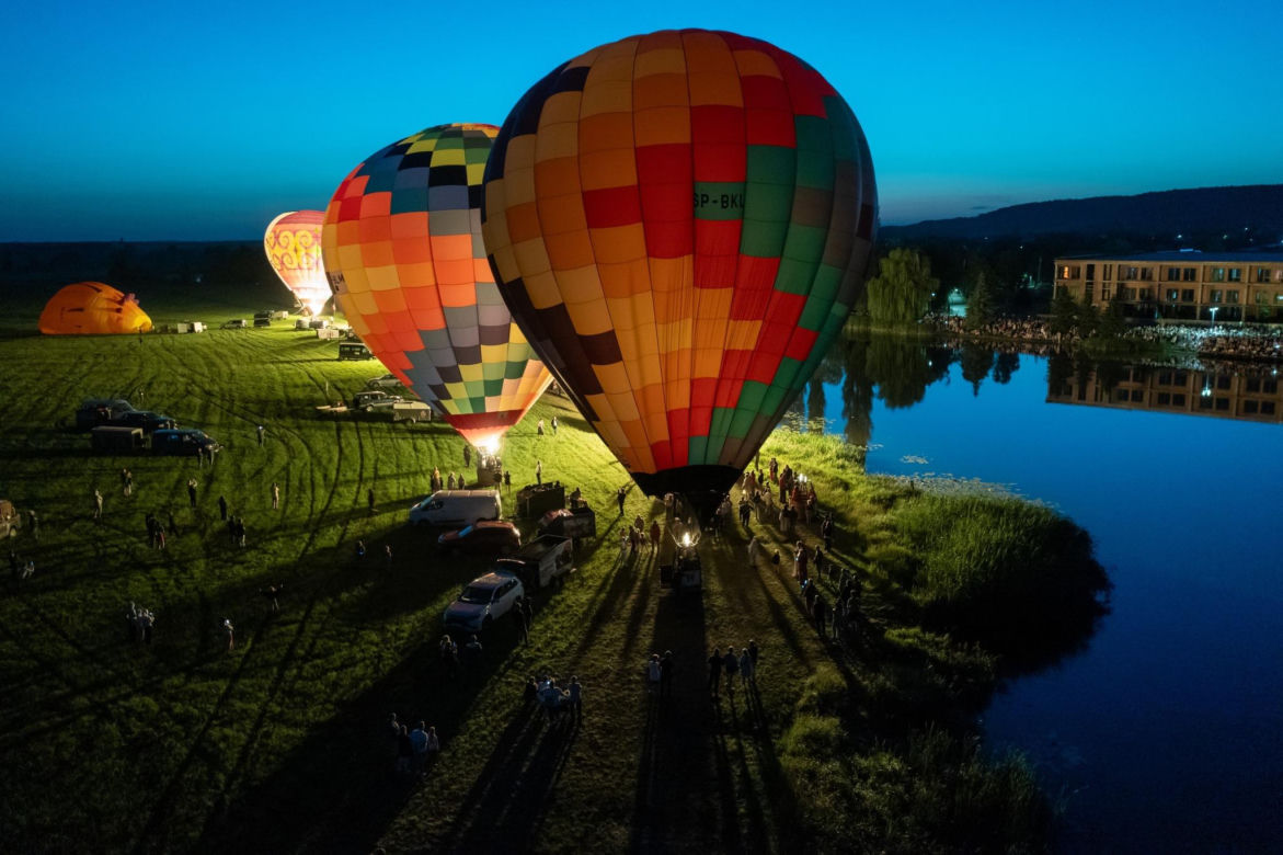 Balonowe Świętokrzyskie w Pińczowie. Nocne pokazy balonów skradły serca! Wielka fiesta zachwyciła tysiące!