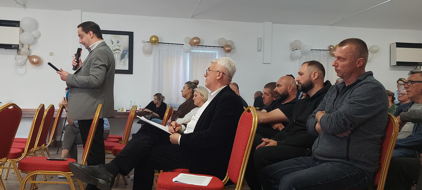 Spotkanie w sprawie budowy masztu 5 G w Płoskiem