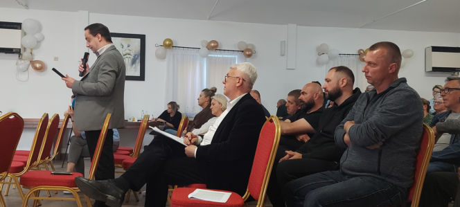 Spotkanie w sprawie budowy masztu 5 G w Płoskiem