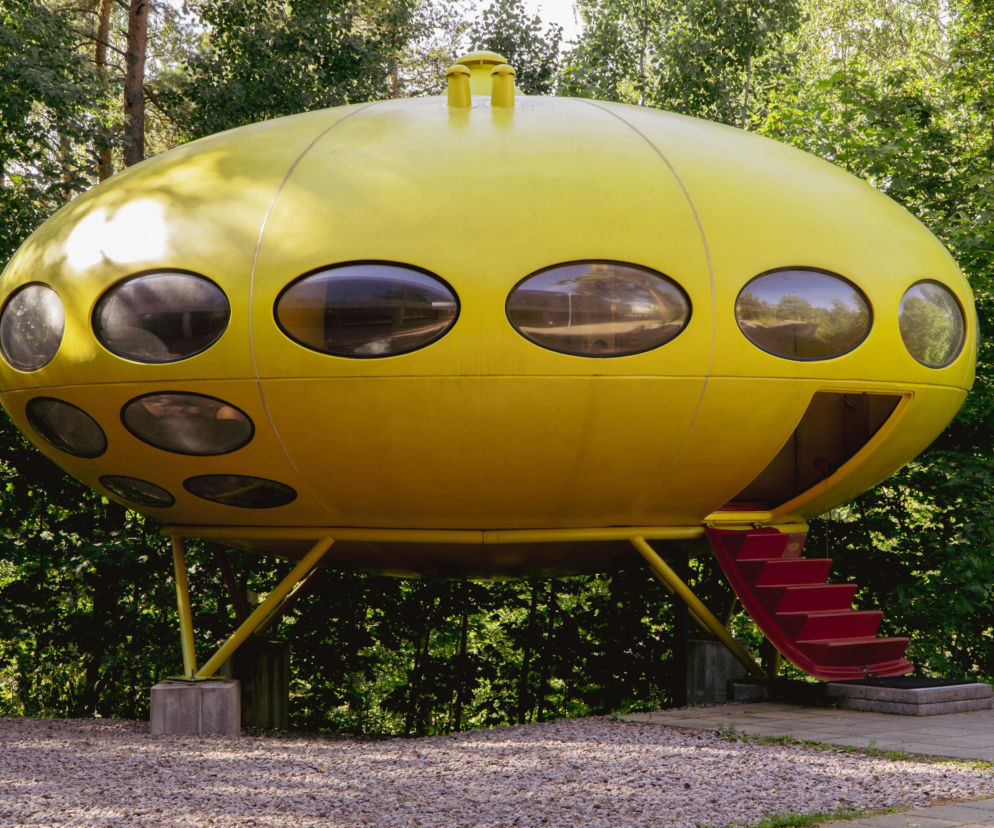 Futuro House - zdjęcia fińskiego domku letniskowego w kształcie UFO w WeeGee Exhibition Centre