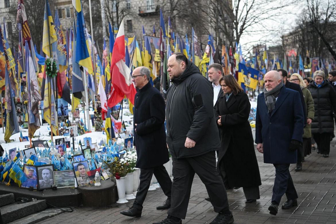 Nie da się przyzwyczaić do krwi i strachu". Czwarta rocznica wojny w Ukrainie