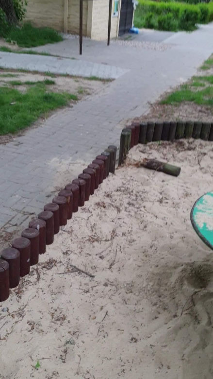 Bełchatów: Straż miejska interweniowała na leśniej BIBIE młodzieży. Inni demolowali plac zabaw! 