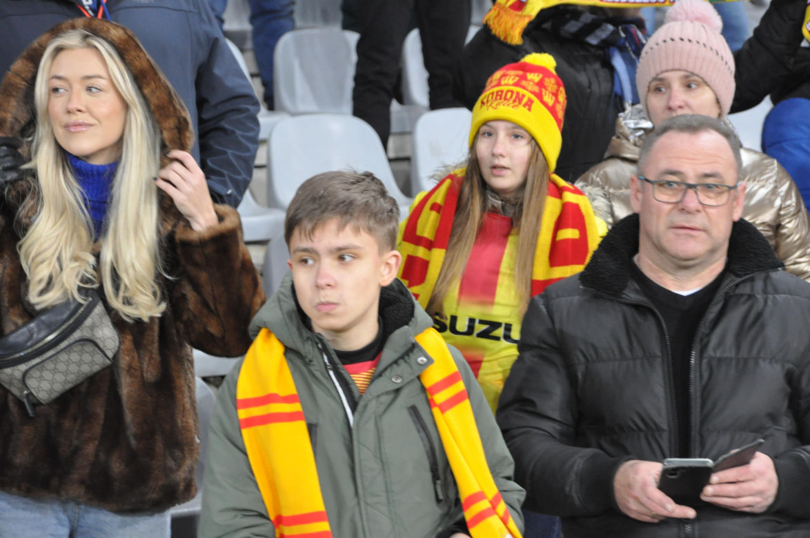 Korona Kielce - ŁKS Łódź. Zdjęcia kibiców na Suzuki Arenie