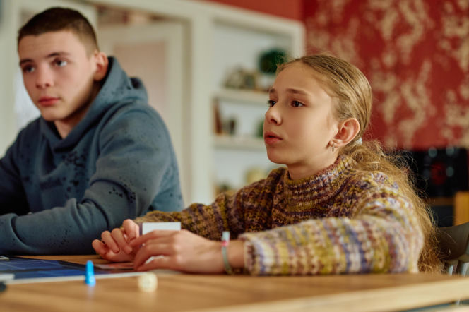 "Na Wspólnej", odcinek 4184: Cieślik oskarżony o upowszechnianie pedofilii! To koniec jego kariery?