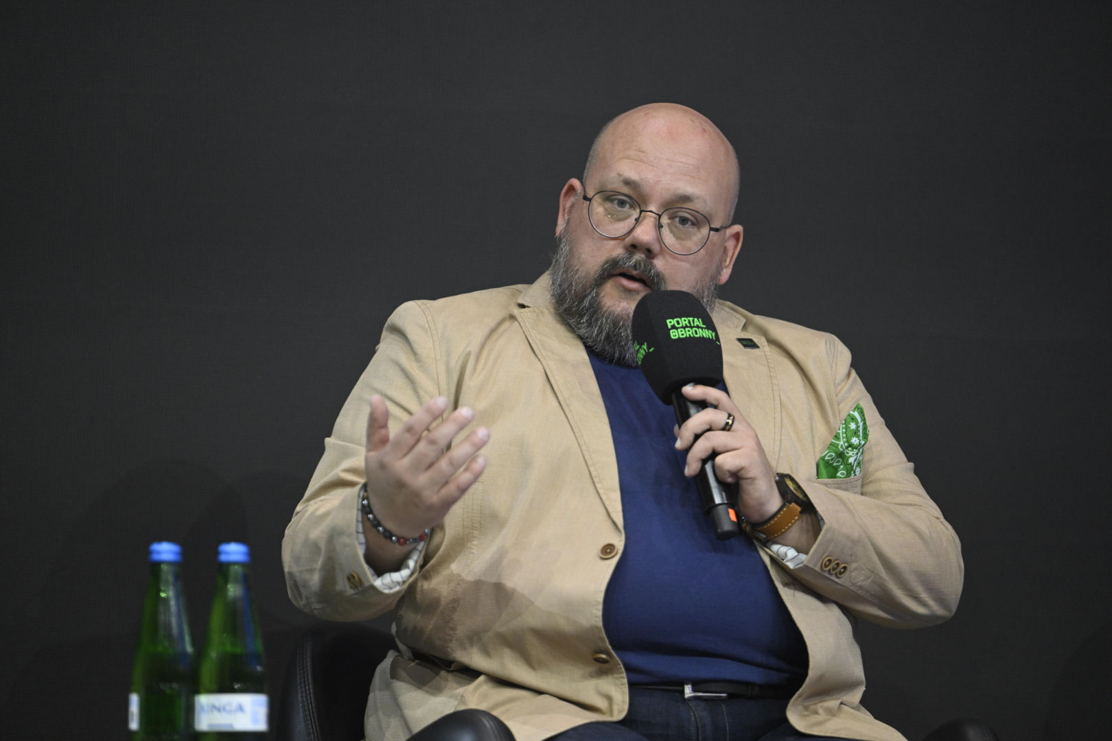 Warszawskie Targi Obronne. Scena Biała. Fake newsy. Czy można z nimi wygrać
