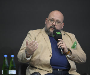 Warszawskie Targi Obronne. Scena Biała. Fake newsy. Czy można z nimi wygrać