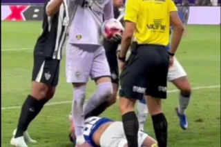 Burdy na meczu Cruzeiro - Atletico Mineiro