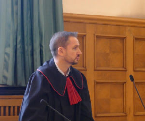 W kilkadziesiąt sekund zabił pana Franciszka. Wstrząsający film z targu w Rawie Mazowieckiej