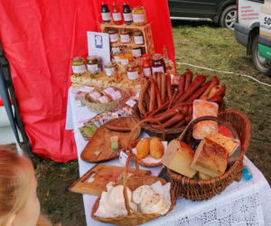 Pomarańczowi rowerzyści najechali zamek w Szymbarku