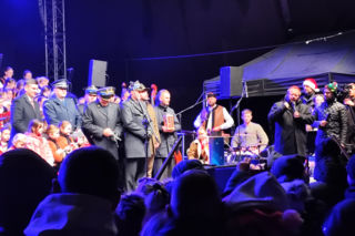 Kardynał Ryś rozświetlił Kraków! Zobacz, co dzieje się pod Oknem Papieskim