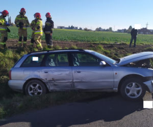 Wypadek na drodze wojewódzkiej pod Lesznem. Jedna osoba trafiła do szpitala
