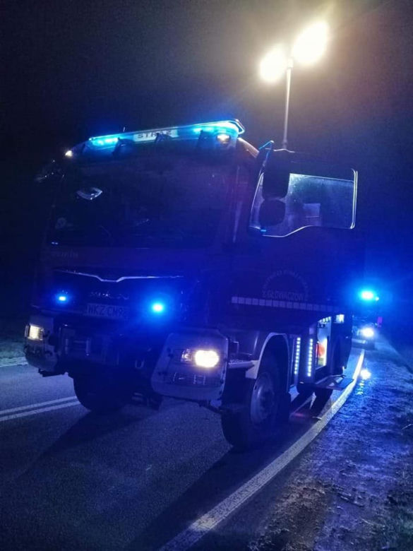 Czołowe zderzenie pod Głowaczowem. Dwie osoby w szpitalu