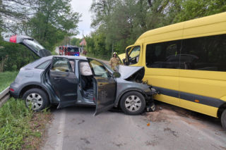 Potworna kraksa busa i osobówki. Ponad 20 poszkodowanych, w tym dzieci!