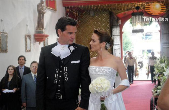 Nieposkromiona miłość (Amor bravio). Ślub Camili (Silvia Navarro) i Daniela (Cristian de la Fuente)