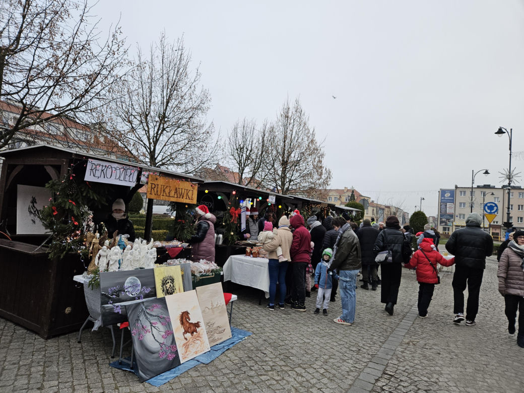 Jarmark Świąteczny w Biskupcu. Na scenie wystąpił zespół Arka Noego [ZDJĘCIA]