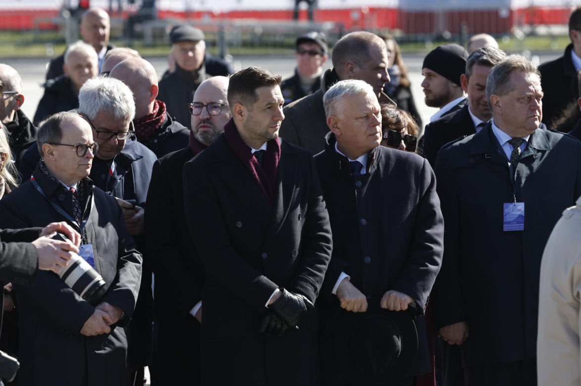 Rocznica katastrofy smoleńskiej. Prezydent Nawrocki uczcił pamięć zmarłych