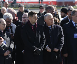 Rocznica katastrofy smoleńskiej. Prezydent Nawrocki uczcił pamięć zmarłych