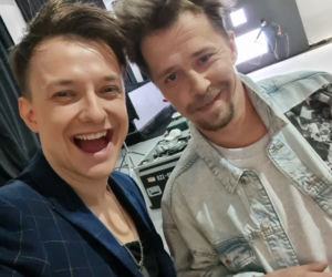 Bartosz Obuchowicz i piękne kobiety w klipie Pawła Tura
