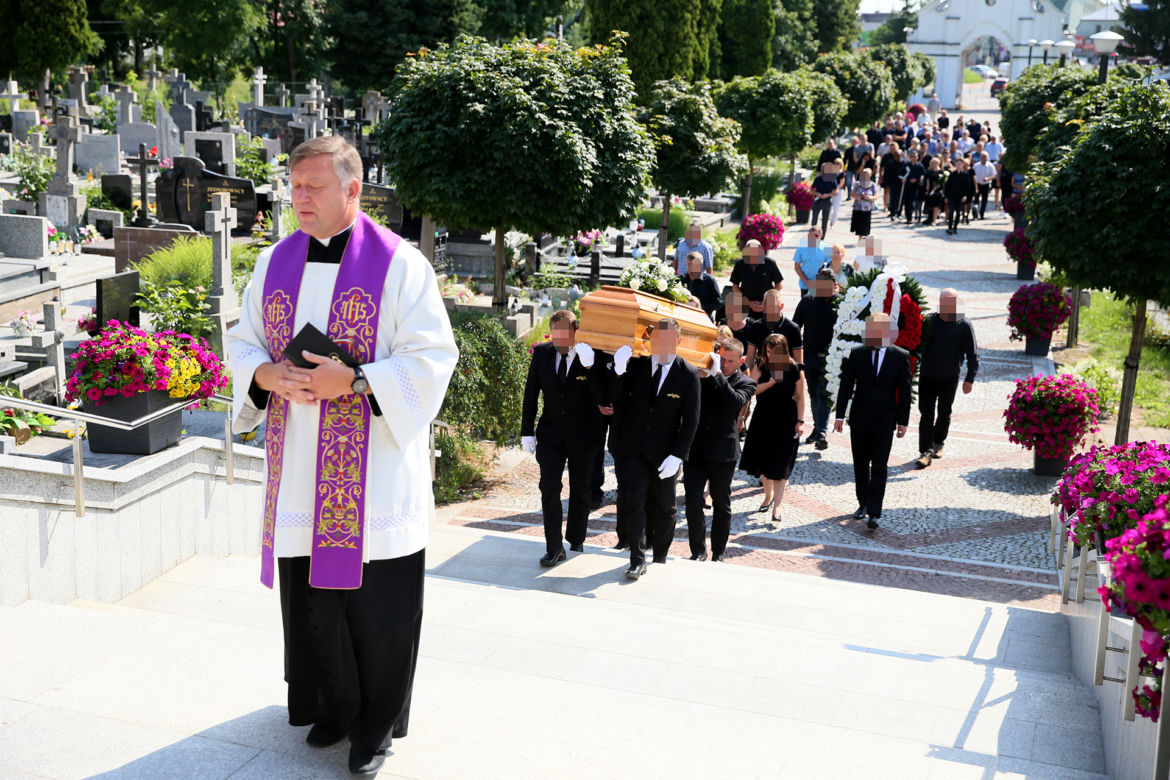 Tragicznie zmarłego kierowcę pożegnał sznur ciężarówek. Pogrzeb Roberta S.