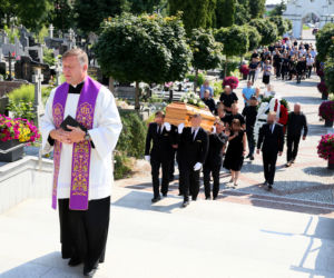 Tragicznie zmarłego kierowcę pożegnał sznur ciężarówek. Pogrzeb Roberta S.