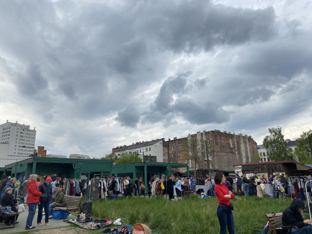 Garażówka na Bazarze Różyckiego