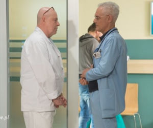 Na dobre i na złe. Stefan Tretter (Piotr Garlicki), Wójcik (Dariusz Jakubowski)