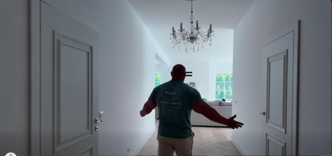 Robert Burneika sprzedaje willę