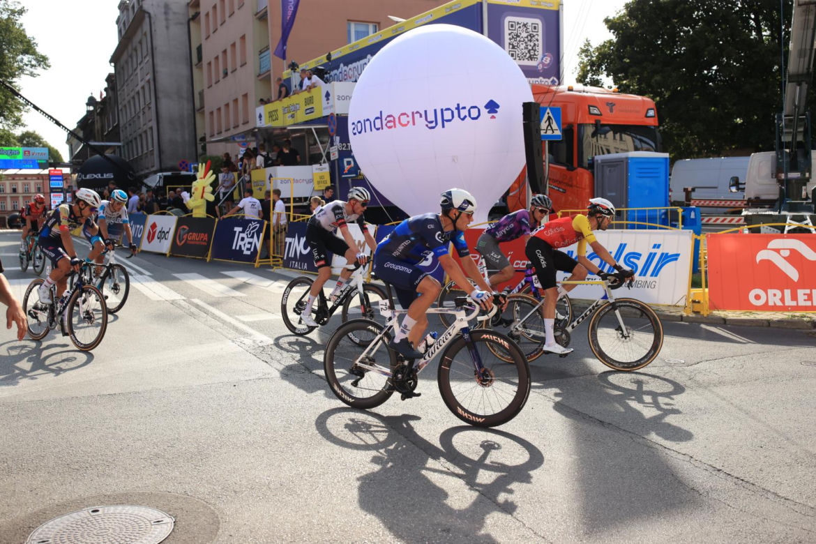 Finał IV etapu Tour de Pologne w Cieszynie. Mieszkańcy kibicowali kolarzom