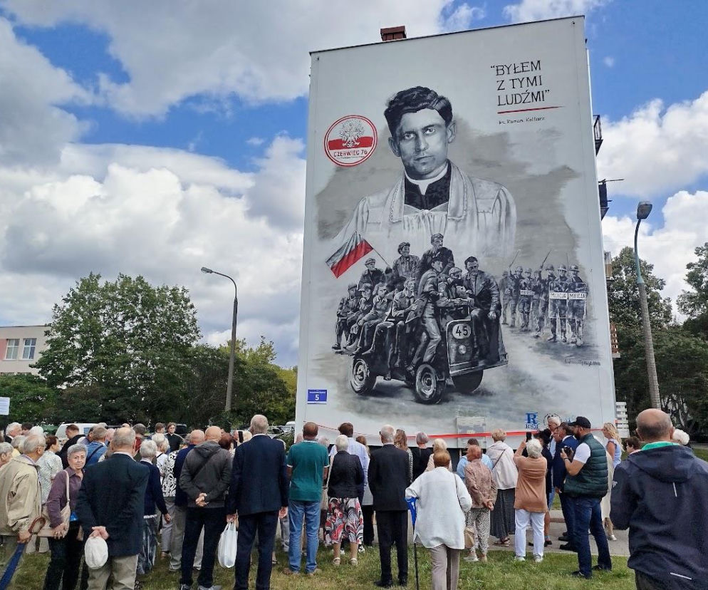 W Radomiu odsłonięto mural pamięci księdza Romana Kotlarza 