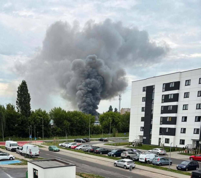 Potężny pożar we Włocławku. Wiele zastępów straży w akcji