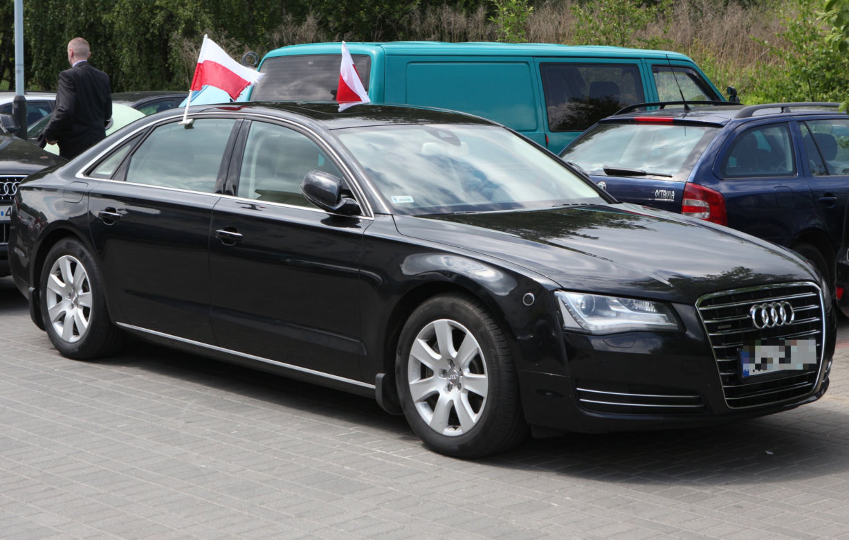 Premier Donald Tusk jest wożony Audi A8