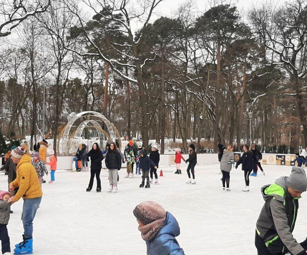 Lodowisko w Grudziądzu już działa! MORIW uruchomił je szybciej niż planował 