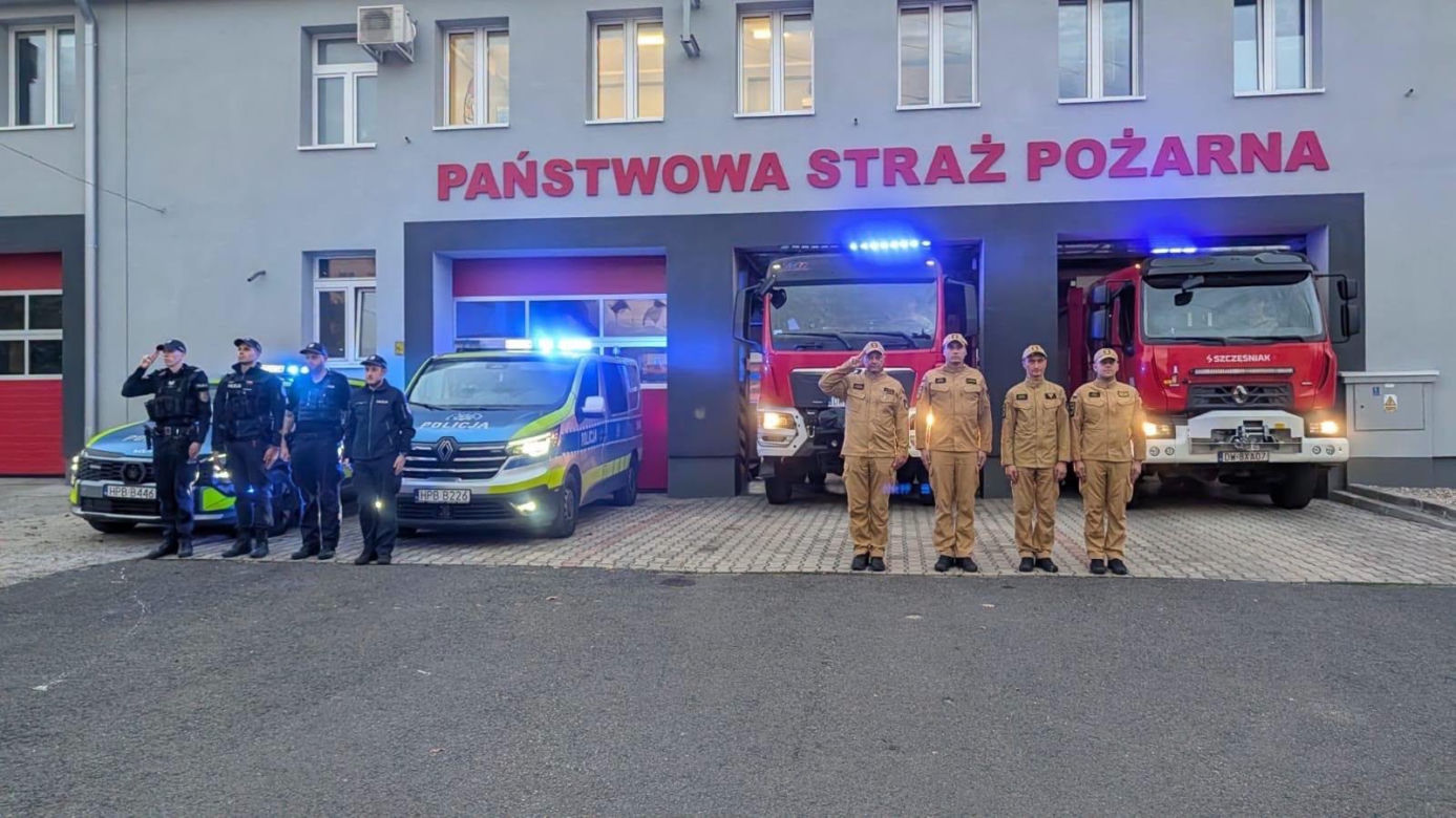 Strażackie syreny zawyły dla poległych kolegów. Żegna ich cała Polska