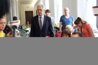 KOLEJNY DZIEŃ PROTESTU RODZICÓW DZIECI NIEPEŁNOSPRAWNYCH W SEJMIE.