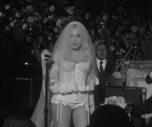 Madonna zachwyca w ślubnym wydaniu. 40 lat temu nosiła się podobnie!