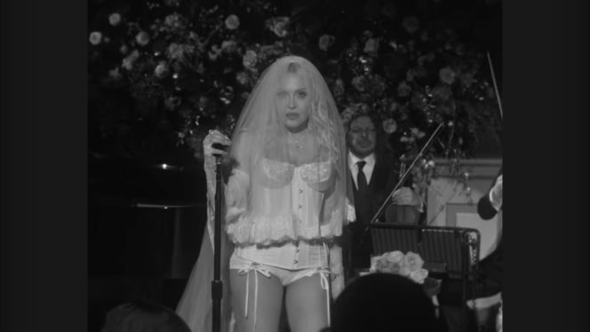 Madonna zachwyca w ślubnym wydaniu. 40 lat temu nosiła się podobnie!