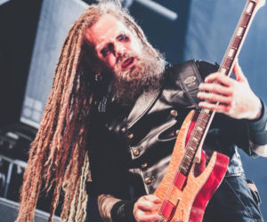 Skrupulatnie wyreżyserowany groteskowy spektakl okraszony nutą surrealizmu – Avatar zawładną Warszawą [RELACJA]