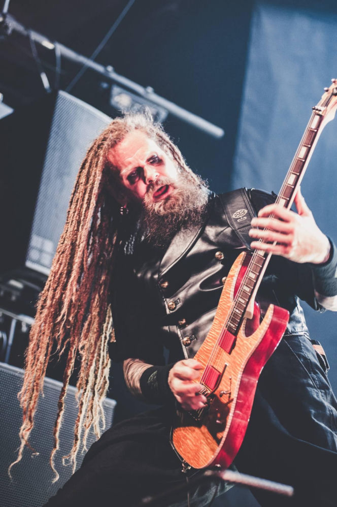 Skrupulatnie wyreżyserowany groteskowy spektakl okraszony nutą surrealizmu – Avatar zawładną Warszawą [RELACJA]